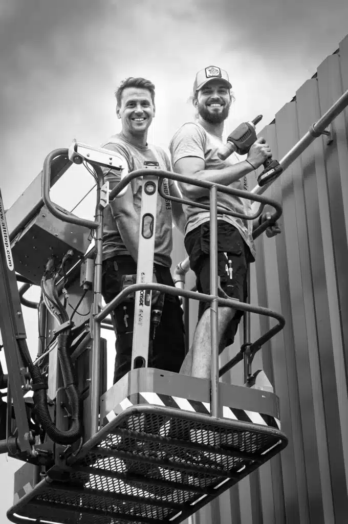 Lionel et thomas placement bâches géantes